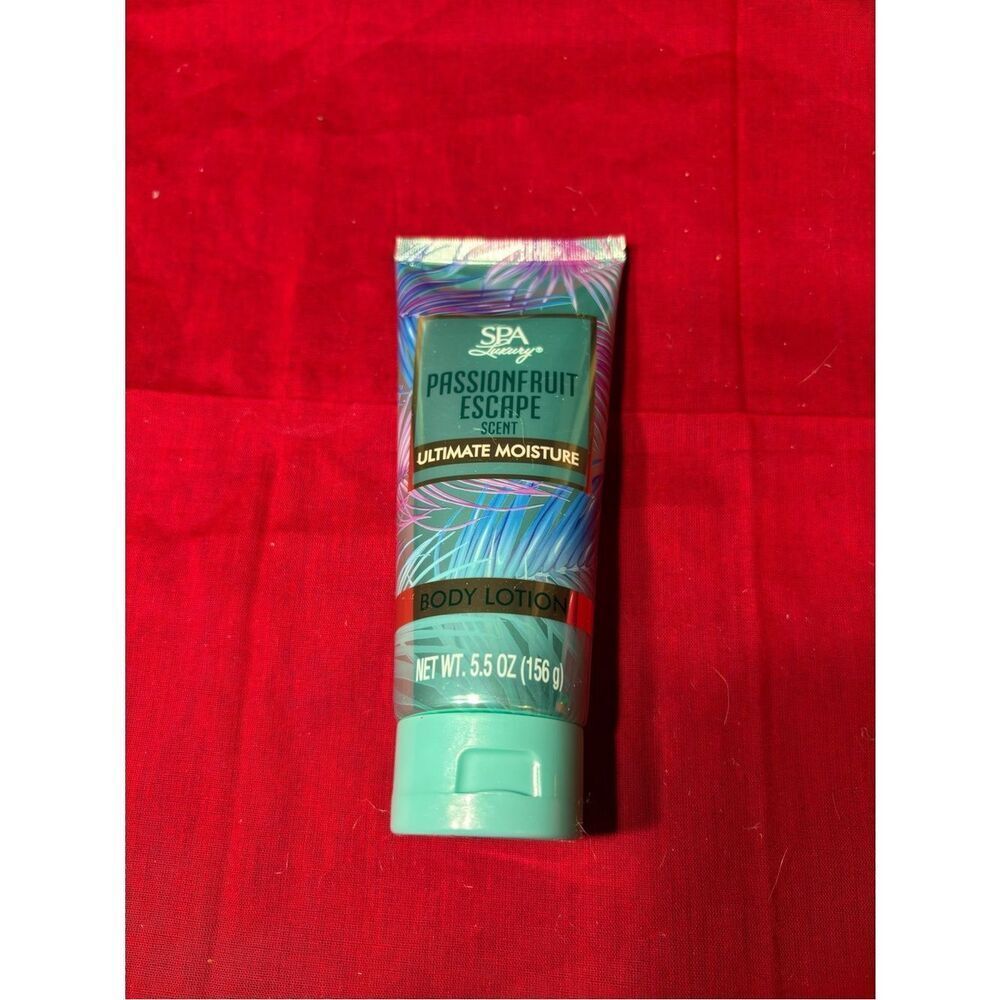 New SPA Luxury Therapy Passionfruit Escape Body Lotion - Teal Tube
